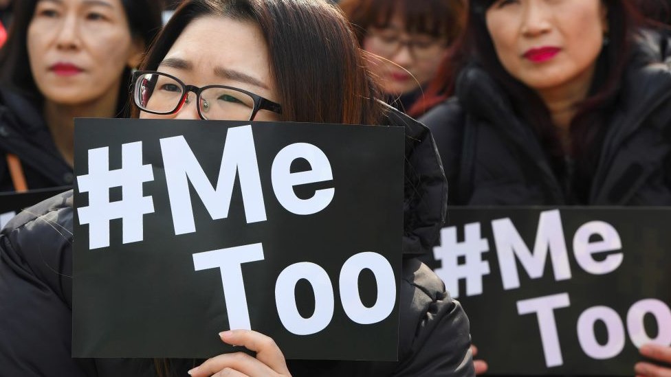 Движение #MeToo стало вирусным - на фото южнокорейские демонстранты во время митинга по случаю Международного женского дня в Сеуле в марте