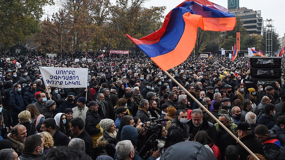Ateşkesin ardından Ermenistan'da hükümet karşıtı geniş çaplı protestolar düzenlendi