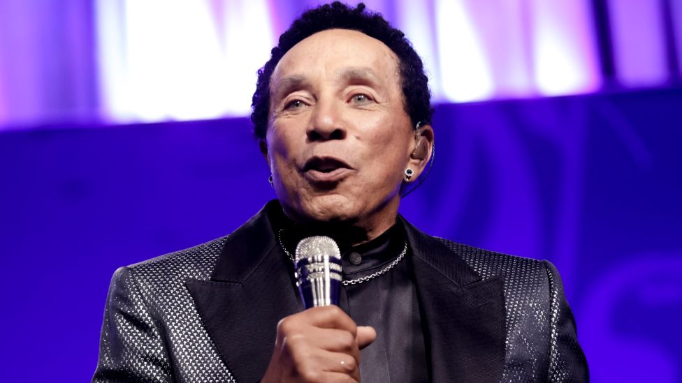 Smokey Robinson accused of assault by former housekeepers - BBC News