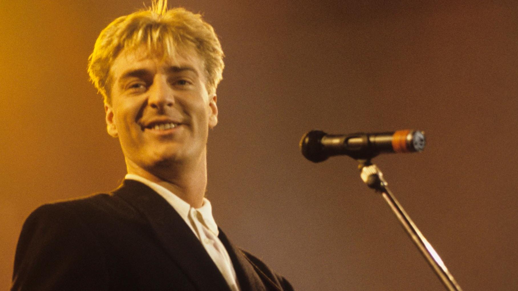 Living In A Box singer Richard Darbyshire dies aged 65 - BBC News