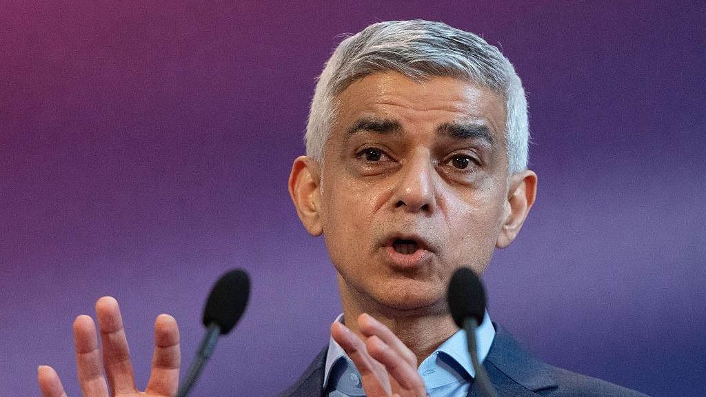 Palantir boss hits out at Khan in Met contract row