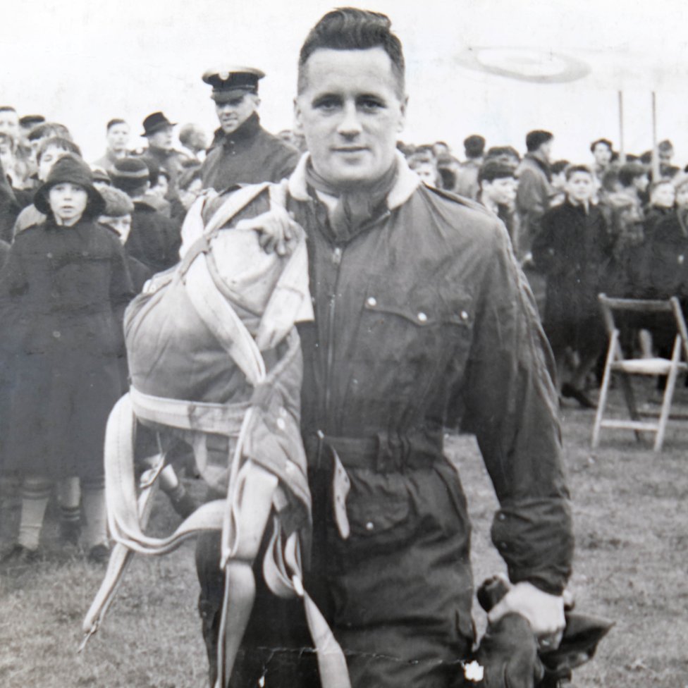 Аллан Скотт во время его карьеры в RAF
