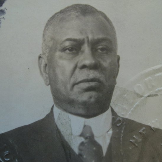 William Ellis en una foto de pasaporte de 1919