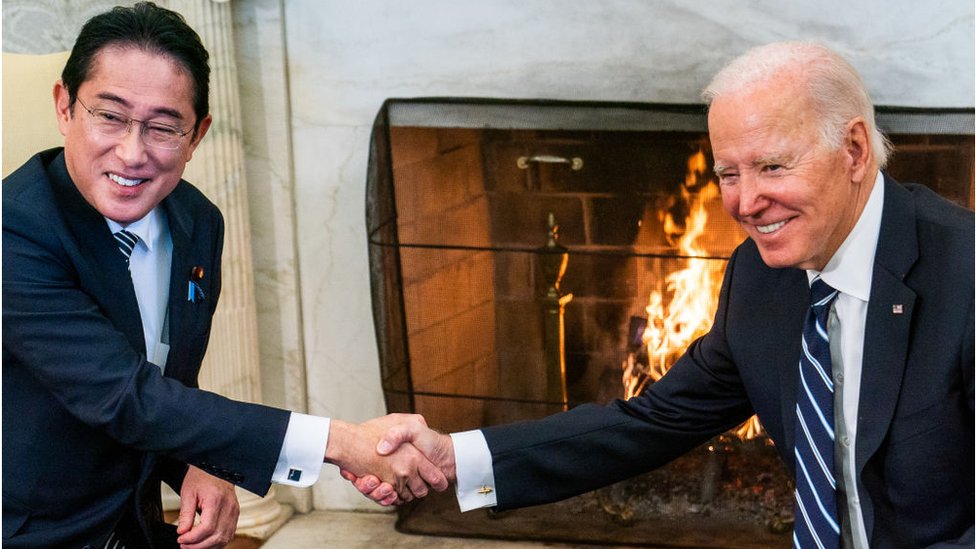 El primer ministro de Japón, Fumio Kishida, se reunió con el presidente estadounidense, Joe Biden.