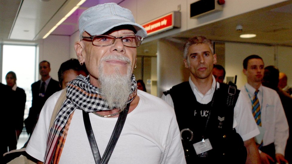 Гэри Глиттера видели в аэропорту Хитроу после депортации из Вьетнама