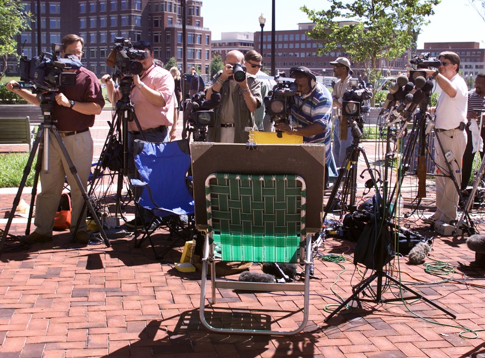 The media scrum at Hanssen court appearance in 2001 in Virginia