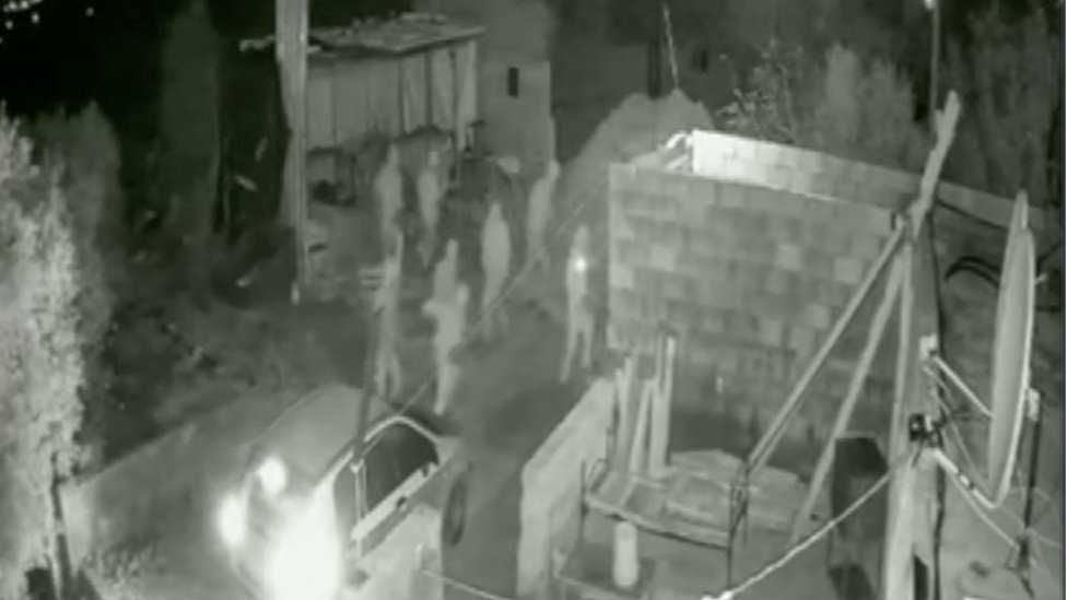 CCTV menangkap insiden ketika sejumlah pemukim Yahudi menyerang rumah Amal Awad pada 13 Februari tengah malam.