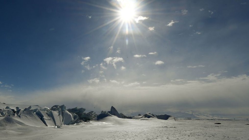 Замерзший участок моря Росса на базе Скотт в Антарктиде 12 ноября 2016 г.