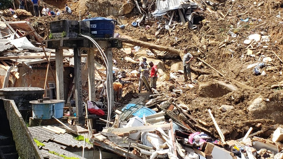 Destroços e lama no Morro da Oficina