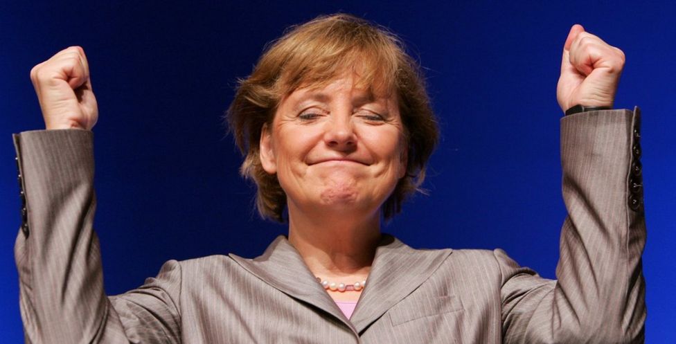 يوليو/ تموز 2005: بعد خمس سنوات، عادت إلى الحملة الانتخابية (في الصورة)، ما أدى إلى انتخابها كأول مستشارة في ألمانيا
