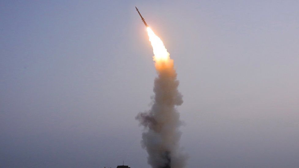 صاروخ كوري شمالي في مرحلة الانطلاق
