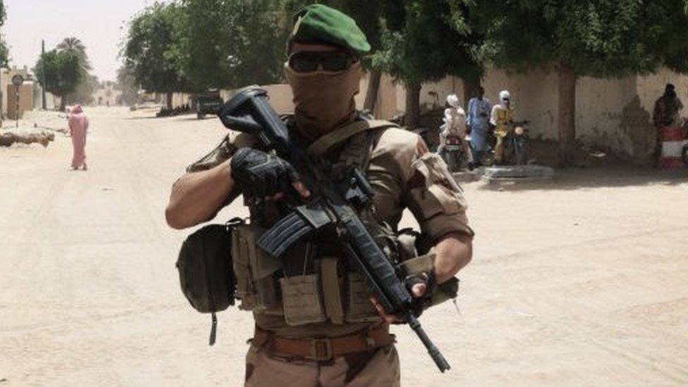 Chad fighting: Heavy gunfire in NDjamena after attack on security HQ