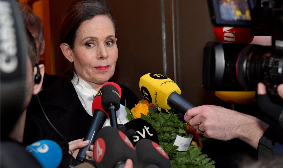 Sara Danius habla a los medios en 2018.