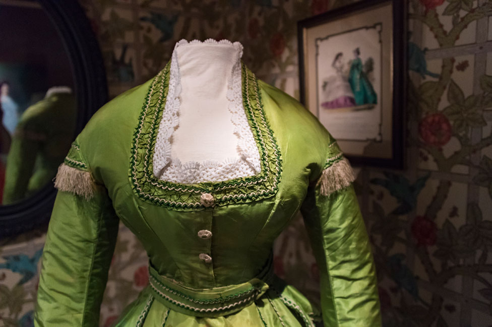 Vestido del siglo XIX de color verde, con arsénico.