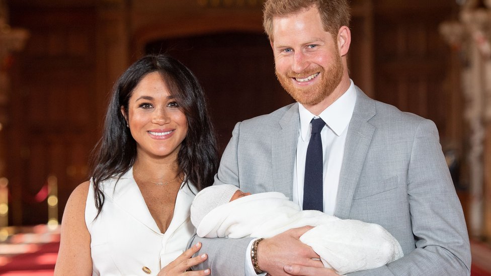 Los duques de Sussex con su bebé