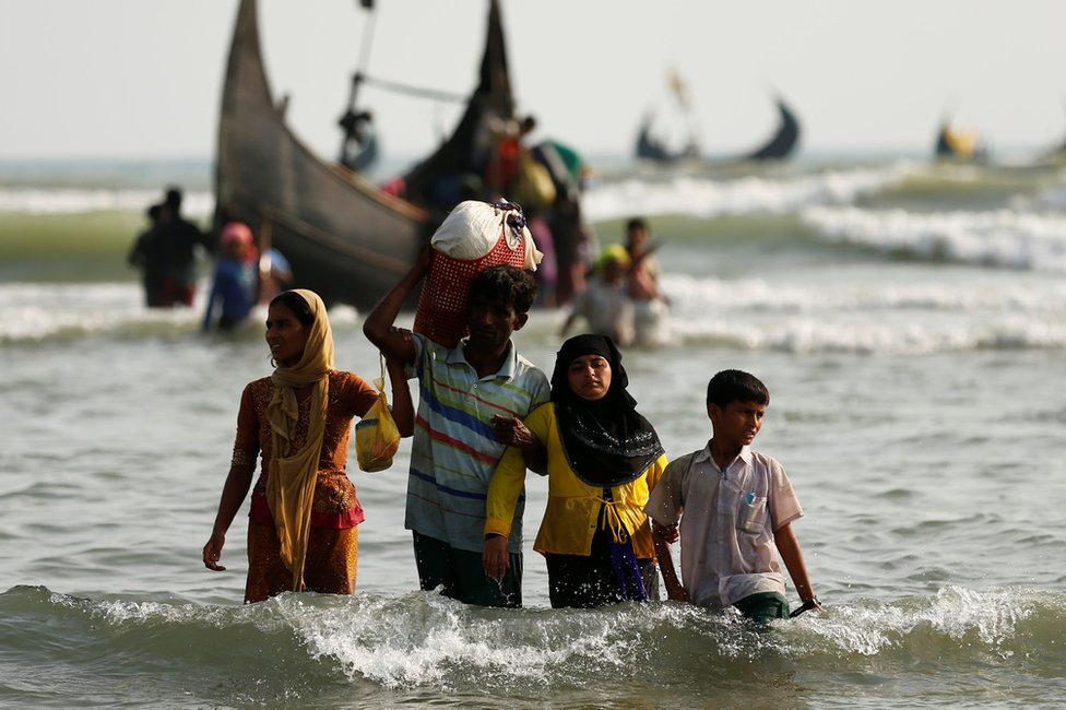 A los rohingyas se les ha denominado "la gente con menos amigos del mundo". Rohingyas llegando de Myanmar a Bangladesh en barco, por el golfo de Bengala.