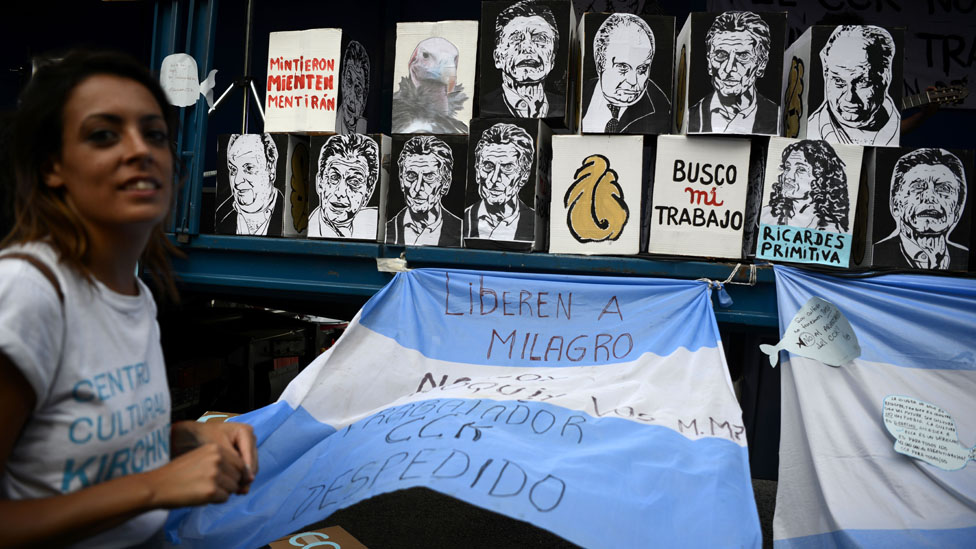 Ñoqui es en Argentina una palabra con mucho contenido histórico, cultural. Y político. Protestas a favor de los gnocchis