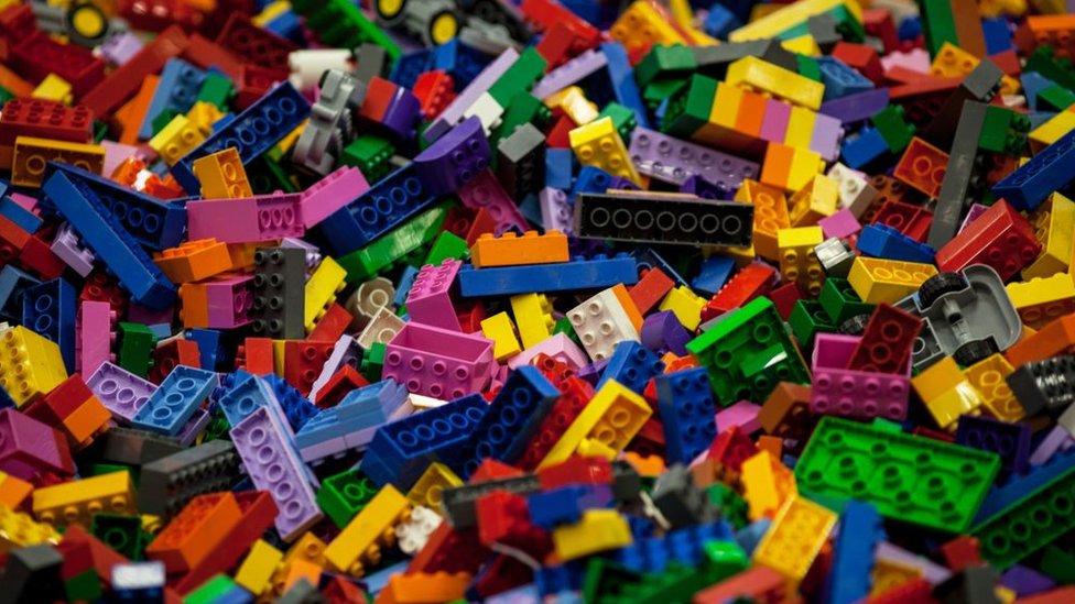 Lego plans to sell bricks from recycled bottles in two years - BBC News