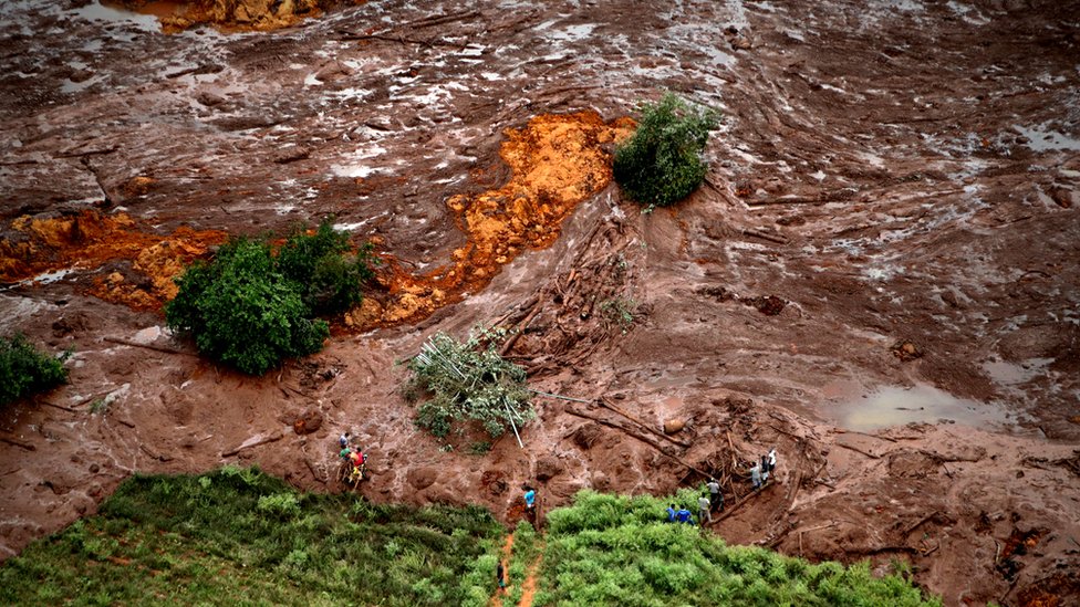 Вид с воздуха на грязь и отходы от катастрофы, вызванной разливом плотины в Брумадинью, Минас-Жерайс, Бразилия, 26 января 2019 г.