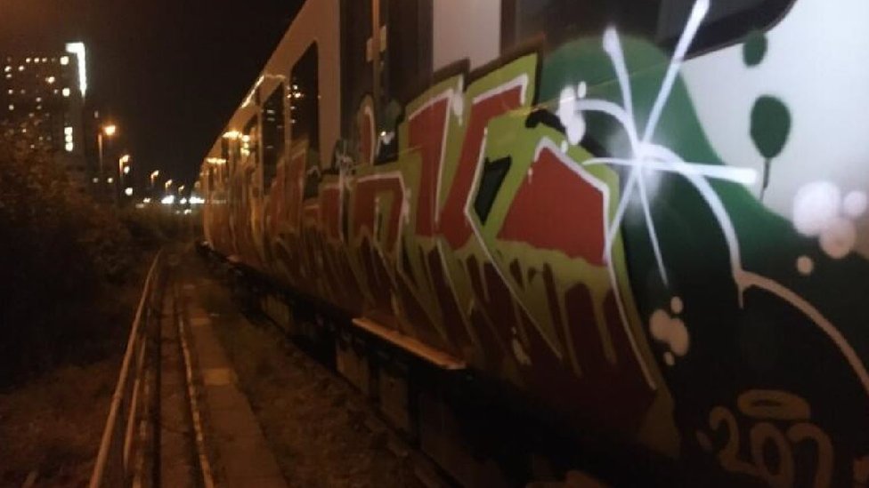 Граффити на поезде Вулверхэмптона