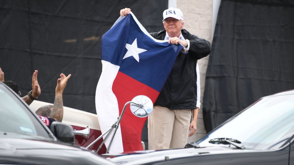 Trump visitó este martes Texas para observar directamente los daños causados por Harvey. Donald Trump