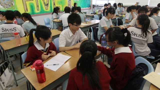 2020年7月香港教育局稱考慮規定教科書要送審可行性。