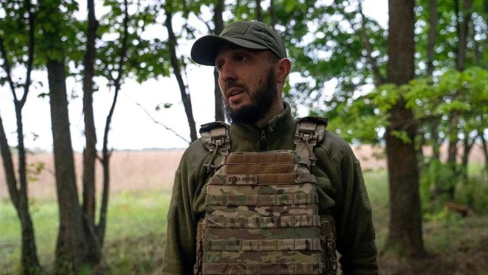 „Gubimo Vovčansk", kaže Mihailo, ukrajinski komandant artiljerije