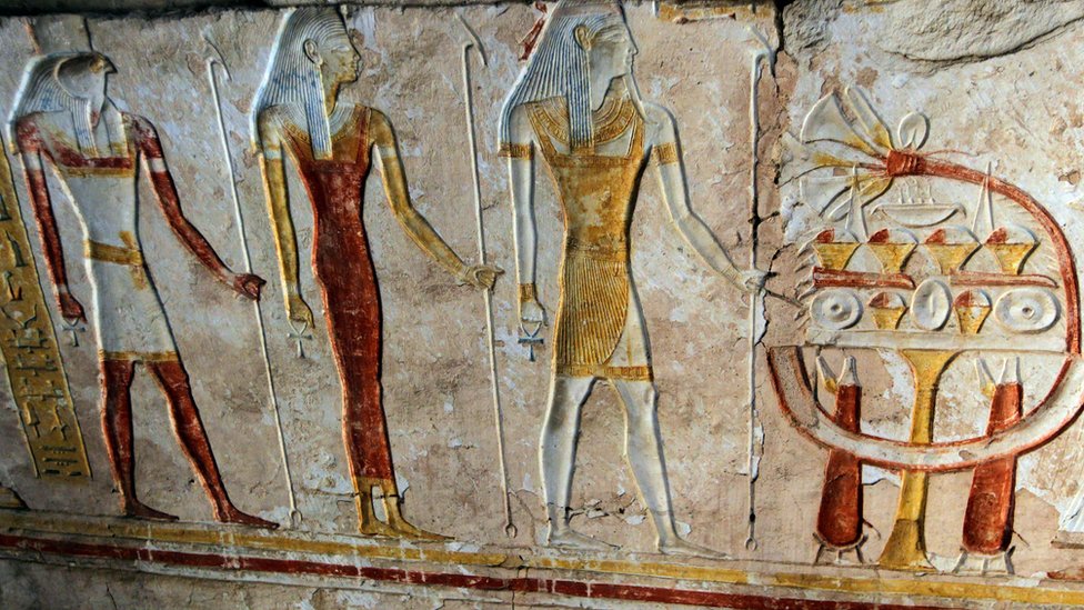 نقوش لسيدات من مصر القديمة