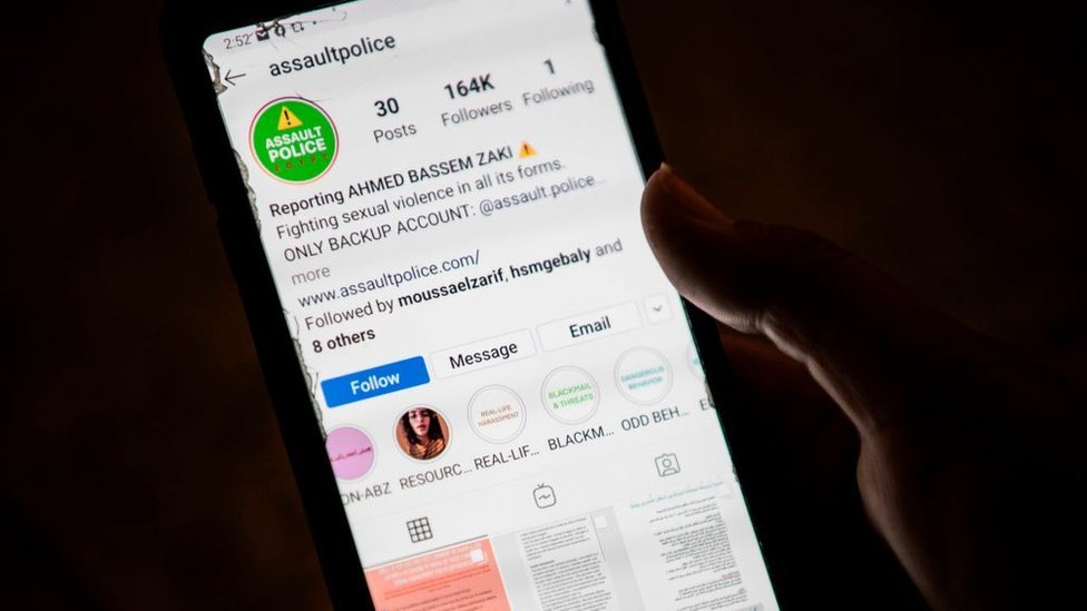 صورة لصفحة انستغرام لبلاغ ضد أحمد بسام زكي
