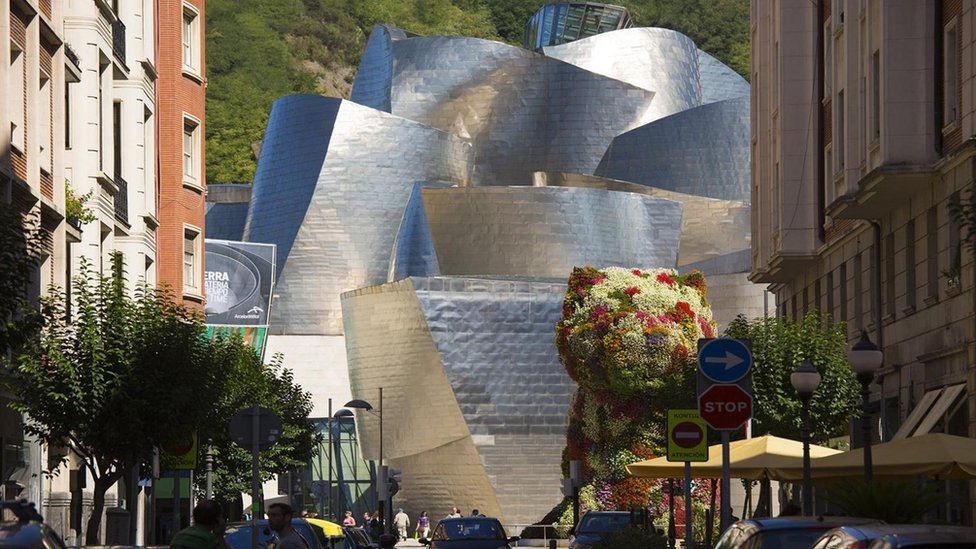 Bilbao, la ciudad más populosa del País Vasco, es hogar del museo Guggenheim. Una imagen de Bilbao, con el Guggenheim de fondo