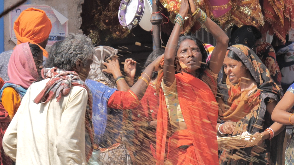 झारखंडः सात सालों में डायन बता मार दिए गए 231 लोग, फिर भी क्यों लग रहा है ' भूत मेला' - BBC News हिंदी