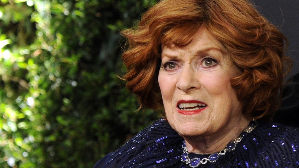 Maureen O'Hara, Hollywood actress, dies aged 95 - BBC News