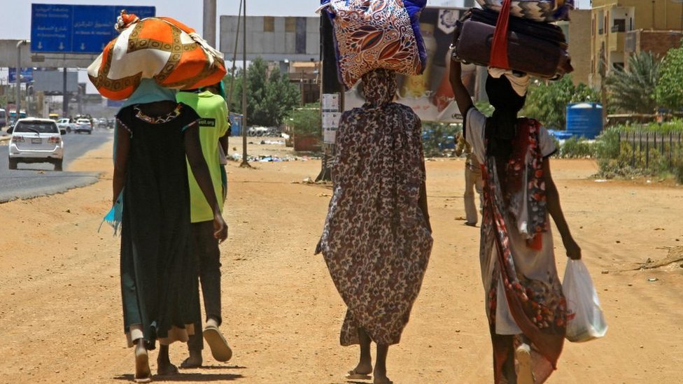 اشتباكات السودان: السعودية والولايات المتحدة تدعوان الأطراف المتناحرة إلى تمديد اتفاق الهدنة 3 نزوح السكان في السودان