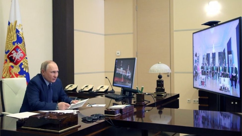 Vladimir Putin en una reunión virtual con su gabinete