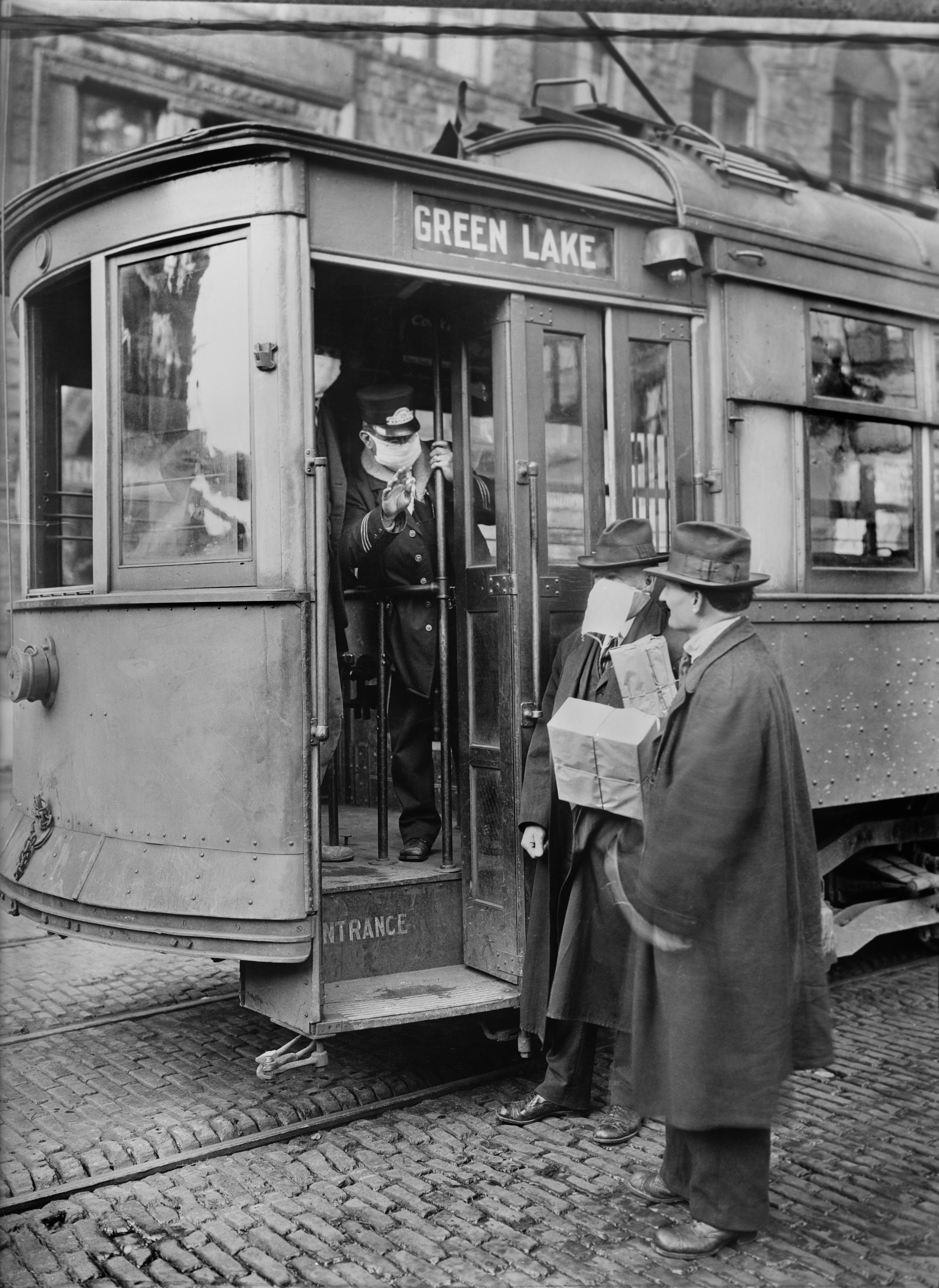 Ретро трамвай довлатов. Испанка эпидемия 1918 фото. Старый трамвай.