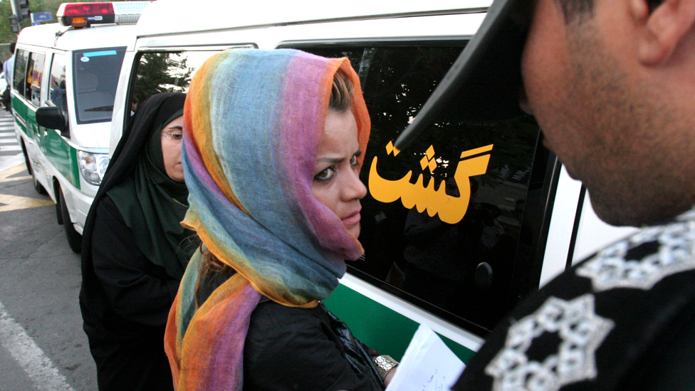Polisi moral Iran ditugaskan untuk mengawasi pelaksanaan aturan berbusana bagi perempuan di negara itu (foto arsip).