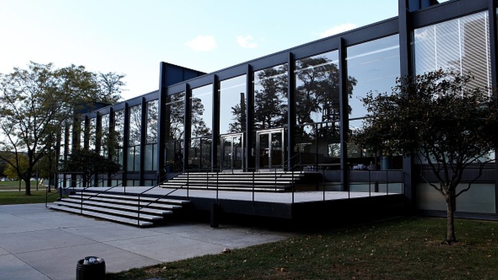 SR Crown Hall del Instituto de Tecnología de Illinois. SR Crown Hall del Instituto de Tecnología de Illinois.