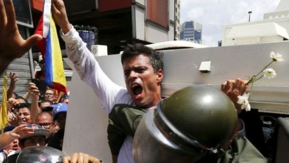 Leopoldo López, hoy de 46 años, pasó los últimos tres años y medio en una prisión militar tras una sentencia de 14 años de cárcel. Leopoldo López