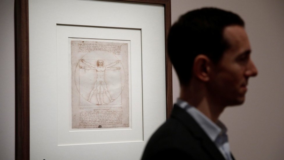 Витрувианский человек - рисунок Леонардо да Винчи изображен во время пресс-визита на выставку в Лувр в Париже, посвященную 500-летию его смерти