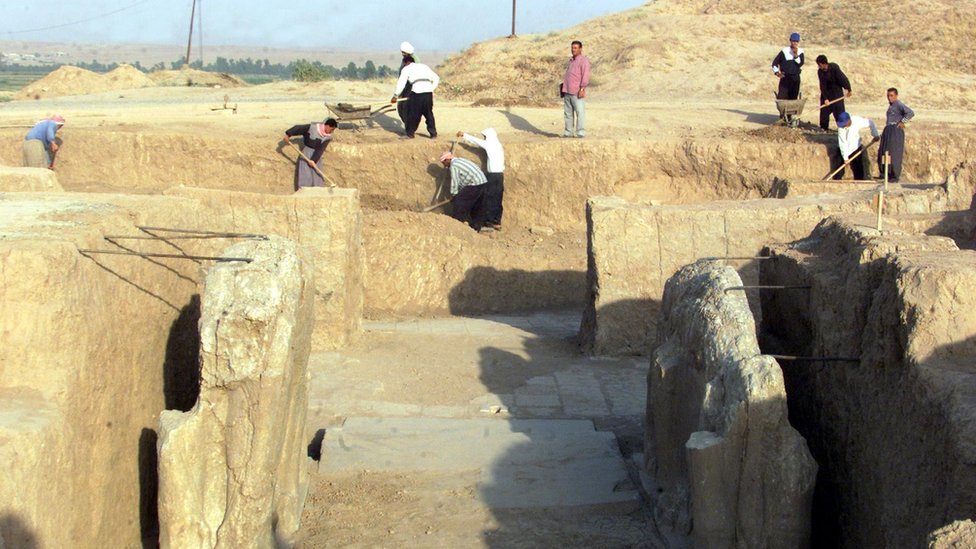 Las excavaciones en Nimrud comenzaron a mediados del siglo XIX y continuaron hasta 1992. Nimrud