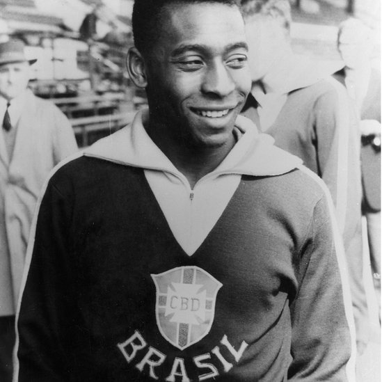 El jugador tenía solo 17 años cuando impresionó a Rodrigues y le llevó a escribir la crónica “La realeza de Pelé”.