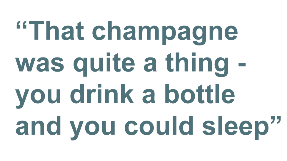 Quotebox: Это шампанское было настоящей штукой - выпиваешь бутылку и можешь спать