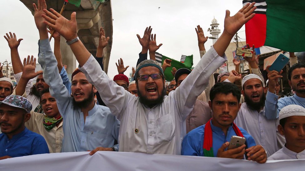 Pakistan'da protestocular