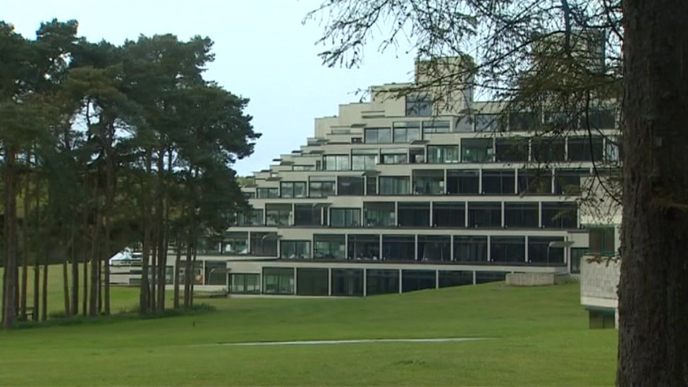 Coronavirus: University of East Anglia gives empty rooms to NHS staff - BBC  News