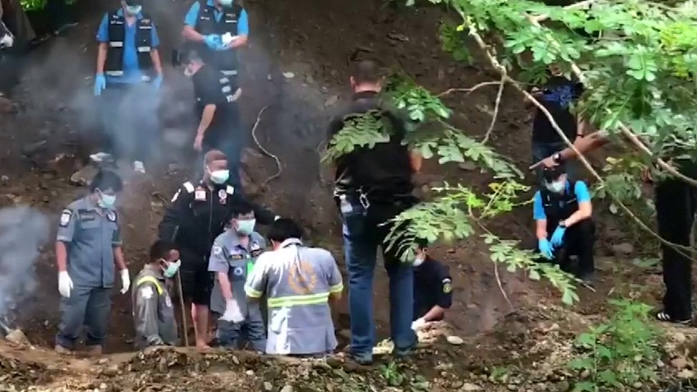 Jasad Alan Hogg, 64, dan istrinya, Nod Suddaen, 64, ditemukan terkubur di properti mereka di provinsi Phrae pada Selasa (25/09).