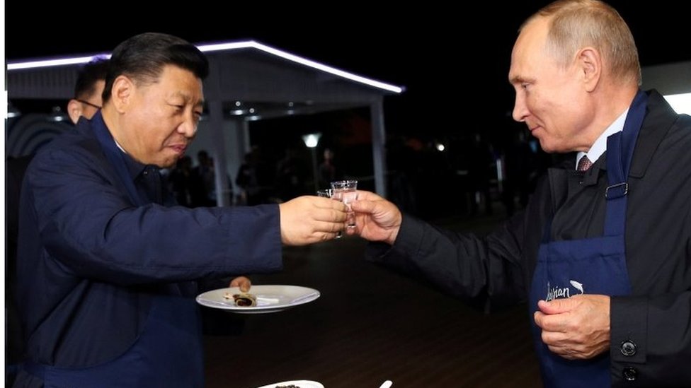 2018年9月11日，中國最高領導人習近平與俄國總統普京在海參崴參加經濟論壇時舉杯。