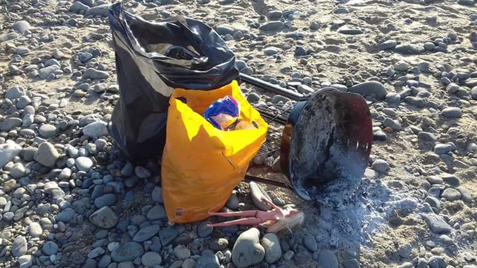 На пляже Бармута найден мусор