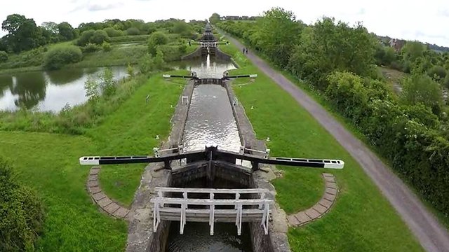 Canal system with locks