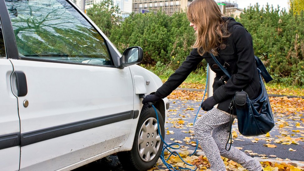 Survey: Half of young people want electric cars