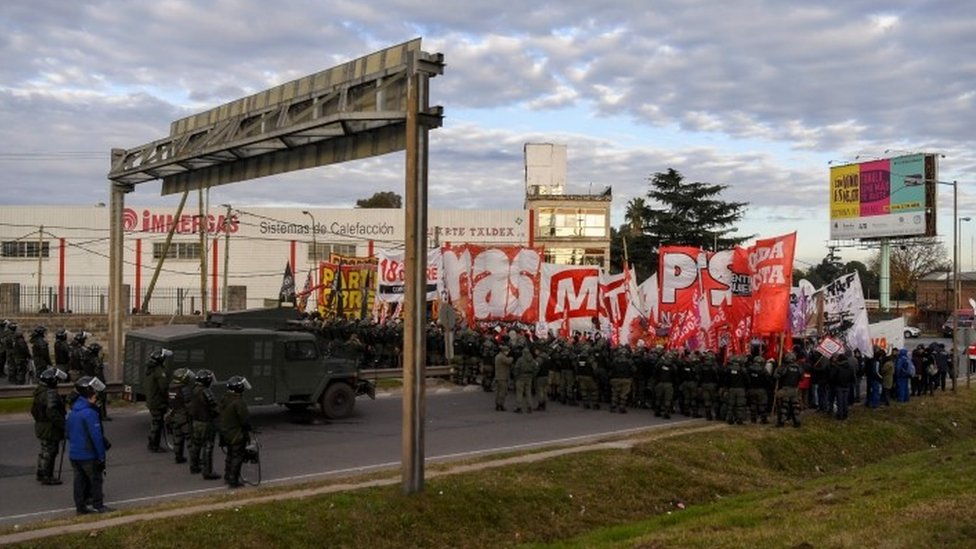 Demonstranti blokirali pan-američki autoput na ulazu u prestonicu